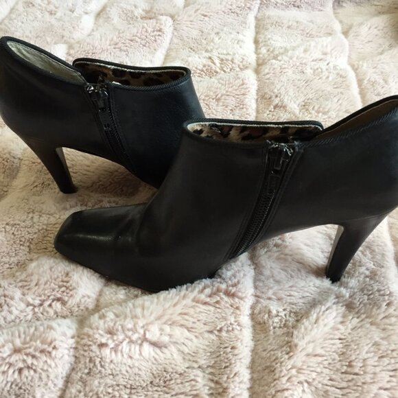 Alfani Black Leather Bootie Size 6 - Picture 5 of 10